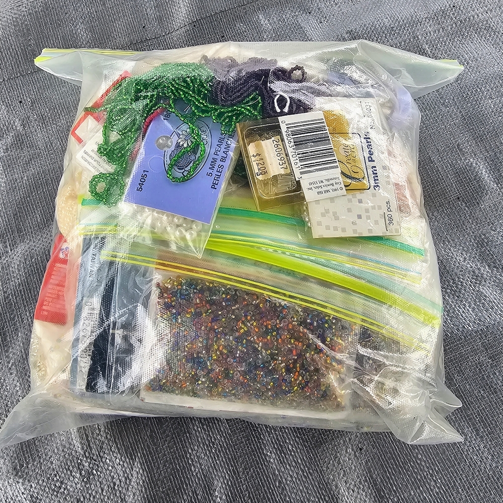 Large bag of sorted mixed beads glass beads/pearls/bugle/sequins